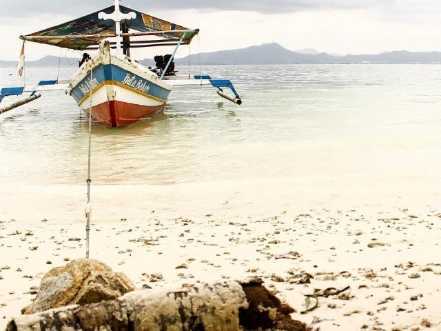 Pantai Mutun di Lampung Yang Bikin Nggak Mau Pulang