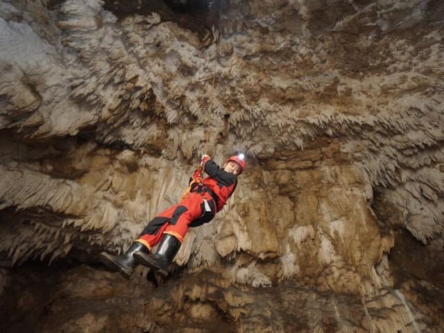 gua buni ayu, stalagtit dan stalagmit gua buniayu, caving gua buni ayu, pemandangan dalam gua buni ayu
