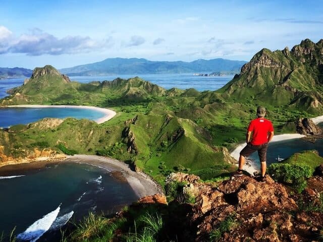 foto terbaik dan terindah di pulau padar, foto dari atas bukit pulau padar, pemandangan pulau padar, pulau padar drone