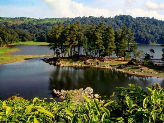 Obyek wisata Bandung, danaunya adalah Patenggang.