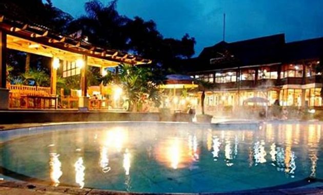 Kolam Renang Sari Ater Hot Spring Resort