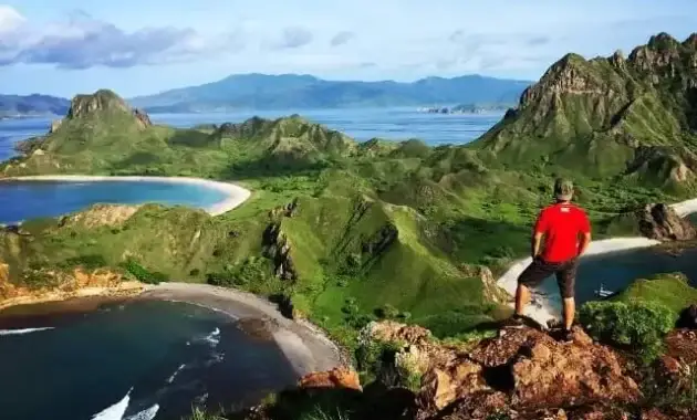 foto terbaik dan terindah di pulau padar, foto dari atas bukit pulau padar, pemandangan pulau padar, pulau padar drone