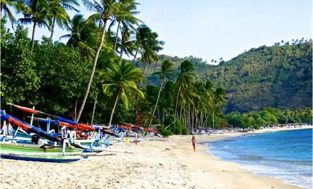 Pantai Nipah Lombok Utara