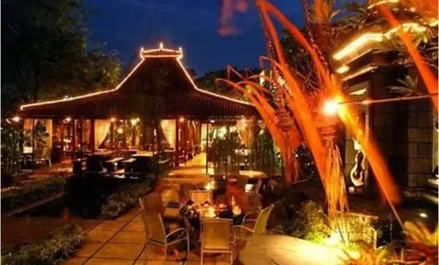 Tempat Makan Outdoor Di Surabaya