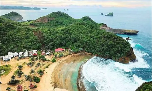 Pantai Batu Bengkung