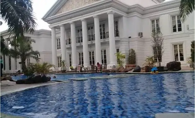 Kolam Renang Royal Dago Hotel